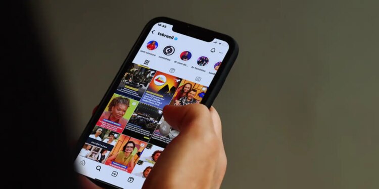 Redes sociais causam polarização e isolamento político em jovens