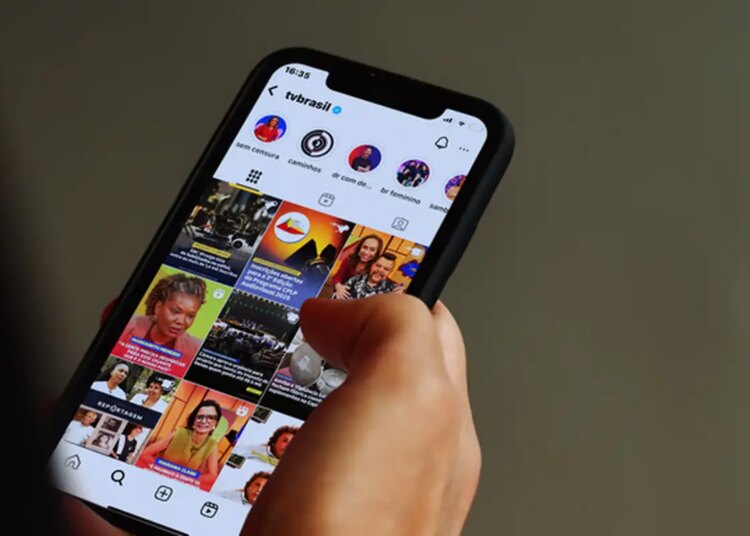 Redes sociais causam polarização e isolamento político em jovens