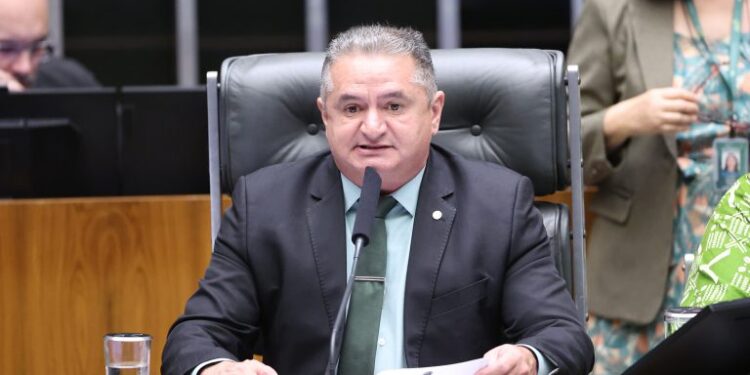 Projeto determina manutenção e cercamento de imóveis urbanos abandonados – Notícias