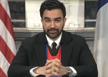 Prefeito de Nova York exalta Sócrates e mobilização social no futebol