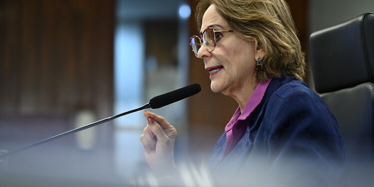CDH aprova penas maiores para crimes de violência sexual digital contra menores — Senado Notícias