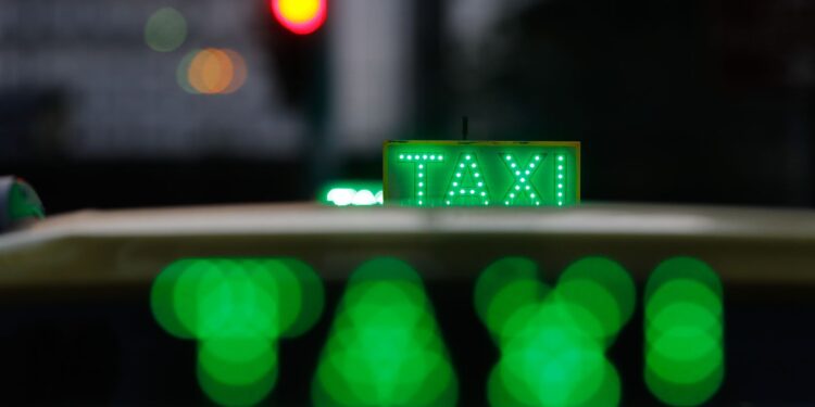 Motoristas de táxis e aplicativos já podem pedir crédito a bancos