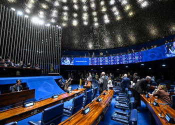 Plenário analisa pena maior para violência sexual digital contra criança — Senado Notícias