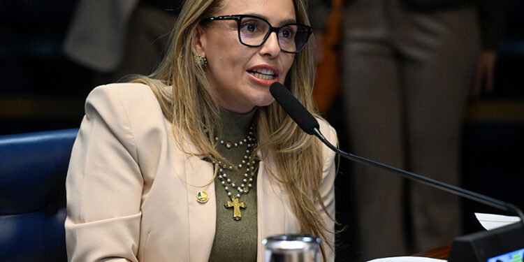 Lei cria banco de boas práticas para combater violência contra mulher — Senado Notícias