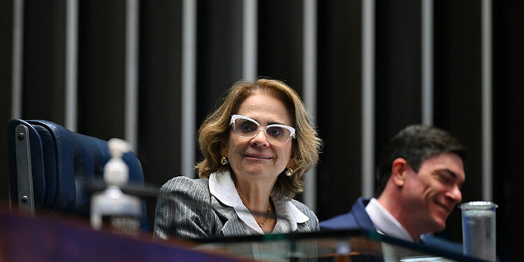 Damares cobra implementação de cadastro de predadores sexuais — Senado Notícias