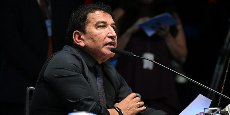 Magno Malta pede urgência para projeto que regulamenta ensino domiciliar — Senado Notícias