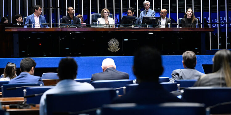 Sessão pelos 15 anos da ONG Gerando Falcões reconhece atuação apartidária — Senado Notícias