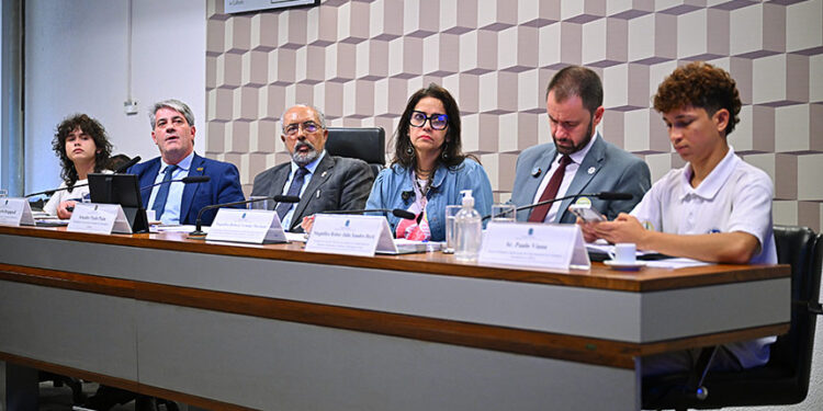Para debatedores, combate à evasão no ensino federal passa pela alimentação — Senado Notícias