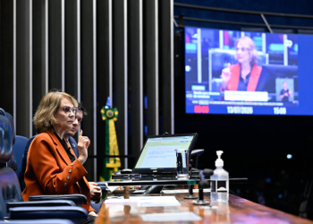 Damares condena ataques que recebeu de seu próprio campo político — Senado Notícias