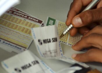 Mega-Sena acumula novamente e prêmio principal vai para R$ 45 milhões
