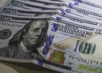 Dólar fica estável em R$ 5,08, mas cai 0,58% na semana