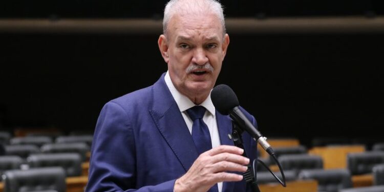 Comissão aprova proposta com novas regras para placas de atendimento prioritário – Notícias