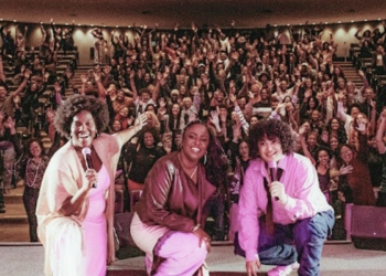 É possível fazer rir e incomodar, diz atriz do projeto Humor Negro