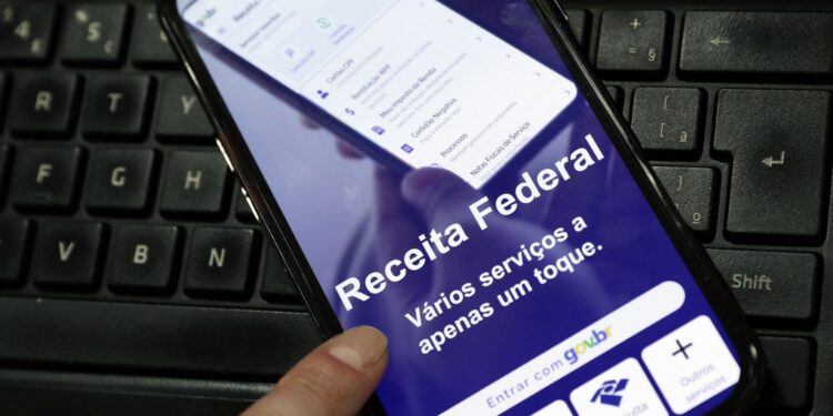 Lote especial de restituição do IRPF começa a ser pago nesta quarta