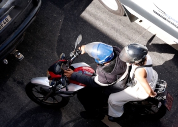 Bombeiros do RJ alertam motociclistas sobre uso dos itens de segurança