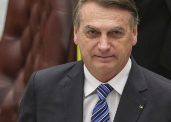 Alexandre de Moraes decide manter Bolsonaro em prisão domiciliar