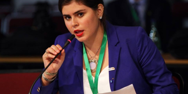 Brasileira defende mais influência dos jovens nas decisões da COP17